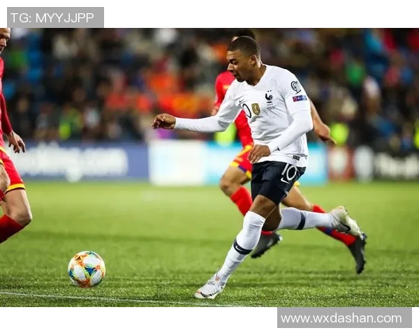 广州足球队以89分领跑冠军赛积分榜展现强大实力 广州足球队以89分领跑冠军赛积分榜展现强大实力