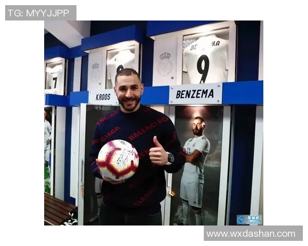 本泽马：从足球天才到传奇前锋的辉煌历程与成就分析