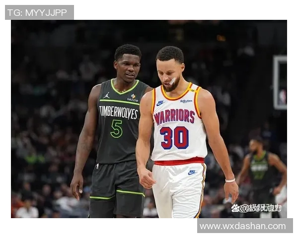 火箭与勇士的激烈对决12月2日NBA赛场精彩瞬间回顾 火箭与勇士的激烈对决12月2日NBA赛场精彩瞬间回顾