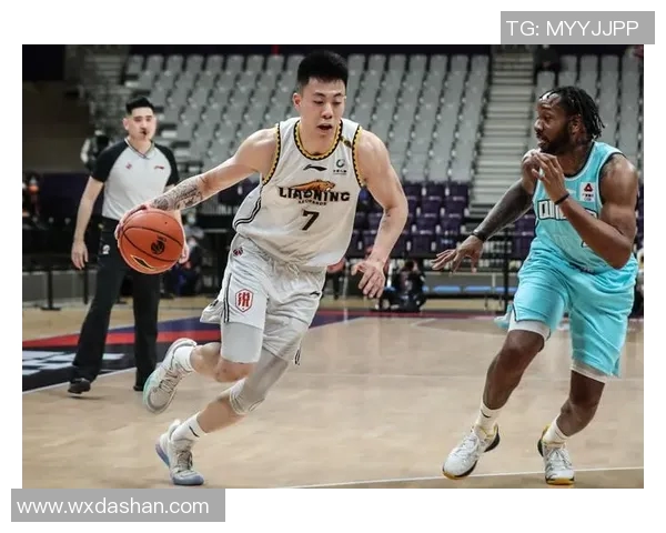辽宁男篮与福建队季前赛精彩对决展现新赛季备战状态 辽宁男篮与福建队季前赛精彩对决展现新赛季备战状态
