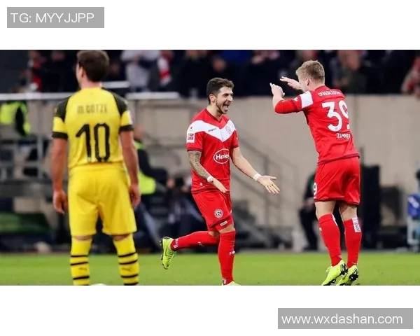 基尔队与卡尔斯鲁队激战正酣谁能在这场较量中笑到最后