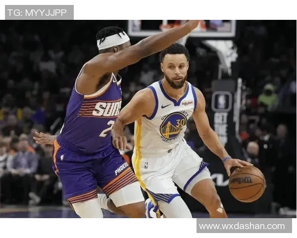 篮网与快船激战正酣现场直播全程回顾精彩瞬间与球员表现分析